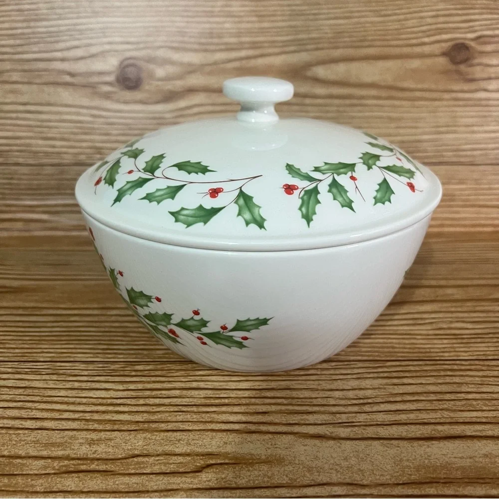 Lenox Holiday Small Covered Bowl 804284 Christmas Holly Lid Dish New In Box